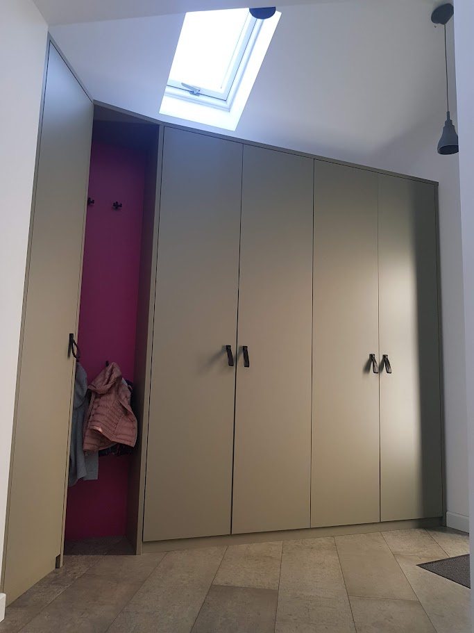 Hook Heath, Woking, entrance storage, image 1