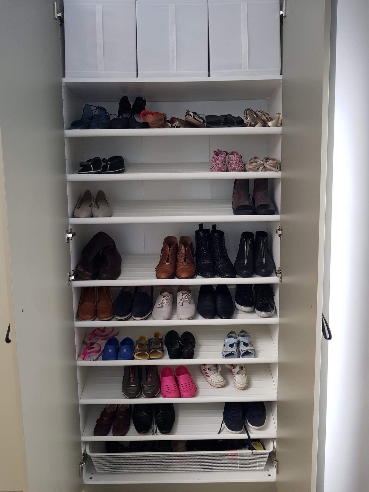 Hook Heath, Woking, entrance storage, image 3